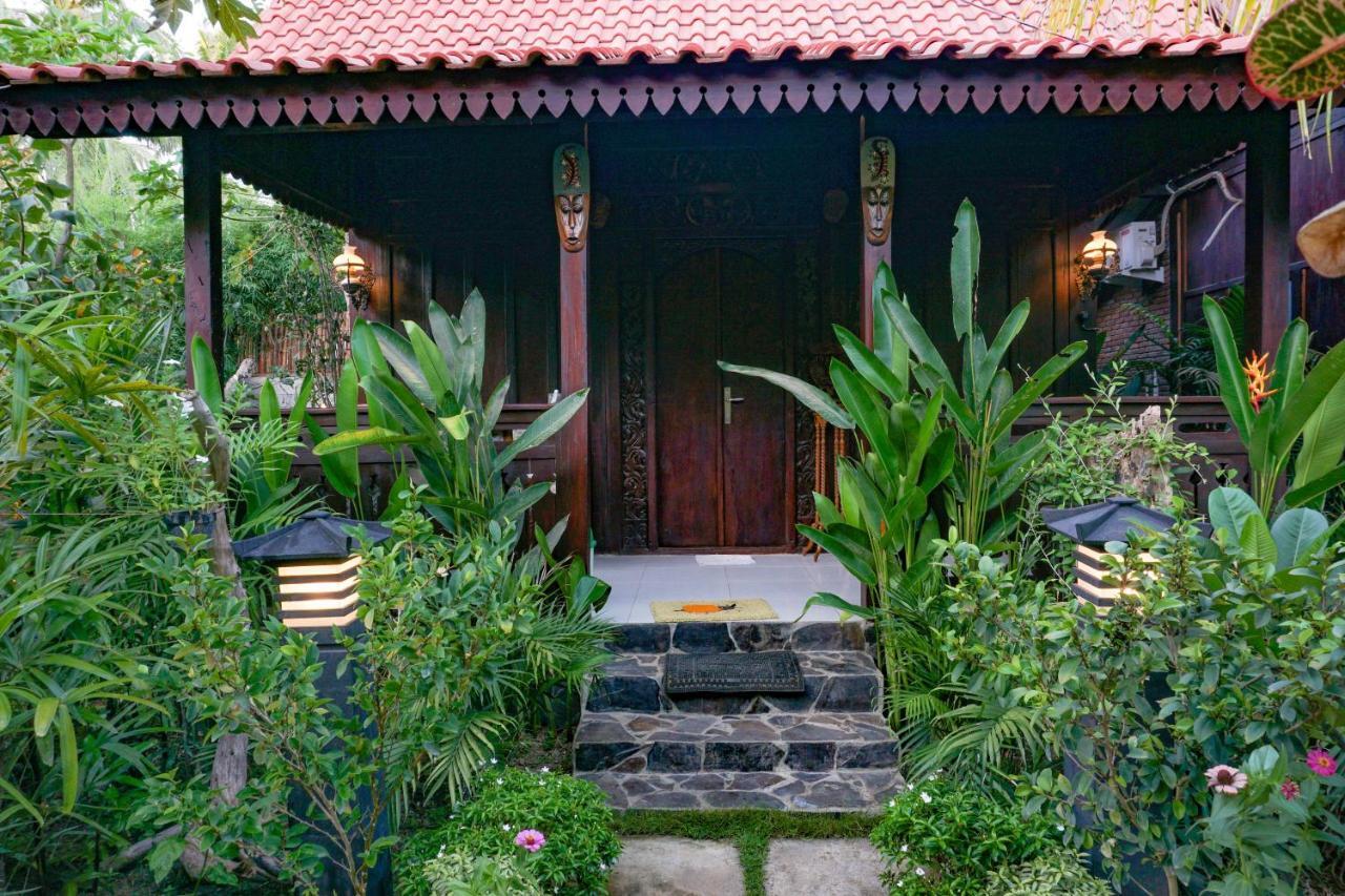 The Wisma Pulau Merah Pasanggaran Exterior photo